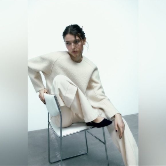 OVERSIZED BOUCLÉ SWEATSHIRT - Picture 2 of 6